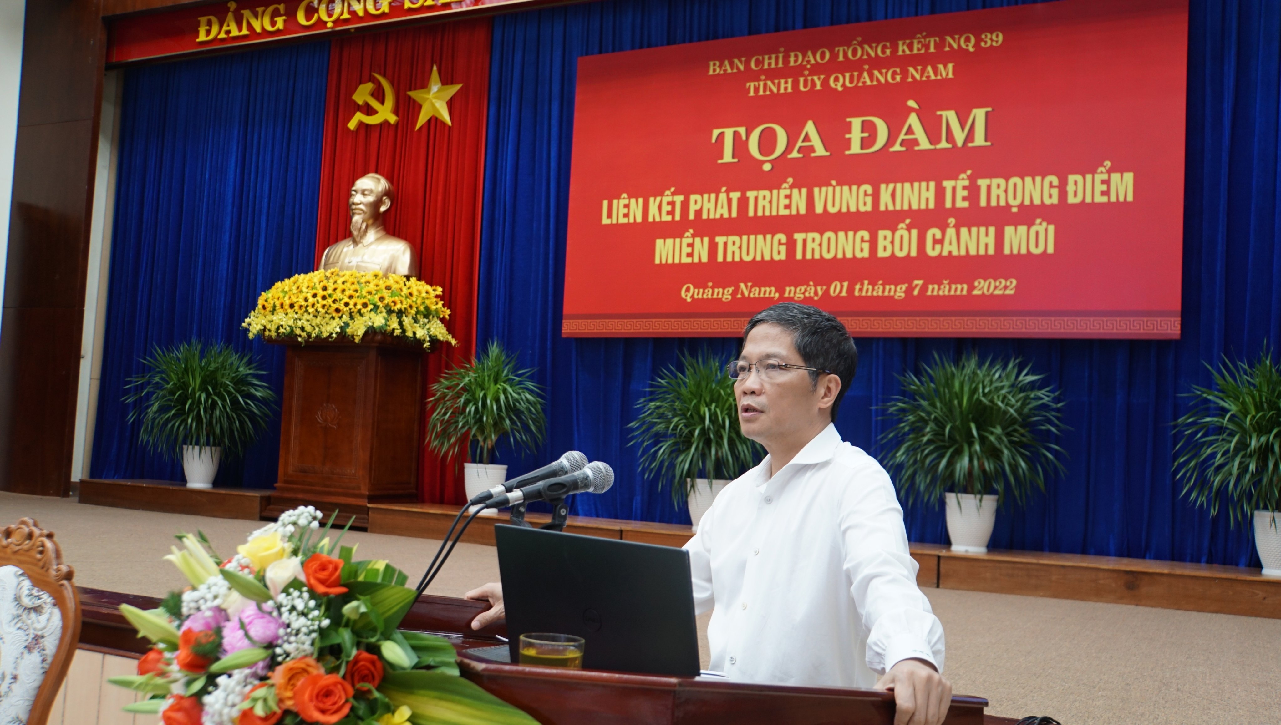 Ông Trần Tuấn Anh, Ủy viên Bộ Chính trị, Trưởng Ban Kinh tế Trung ương phát biểu khai mạc Tọa đàm